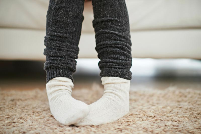 آلرژی فصلی,08-prevent-allergies-feet-carpet
